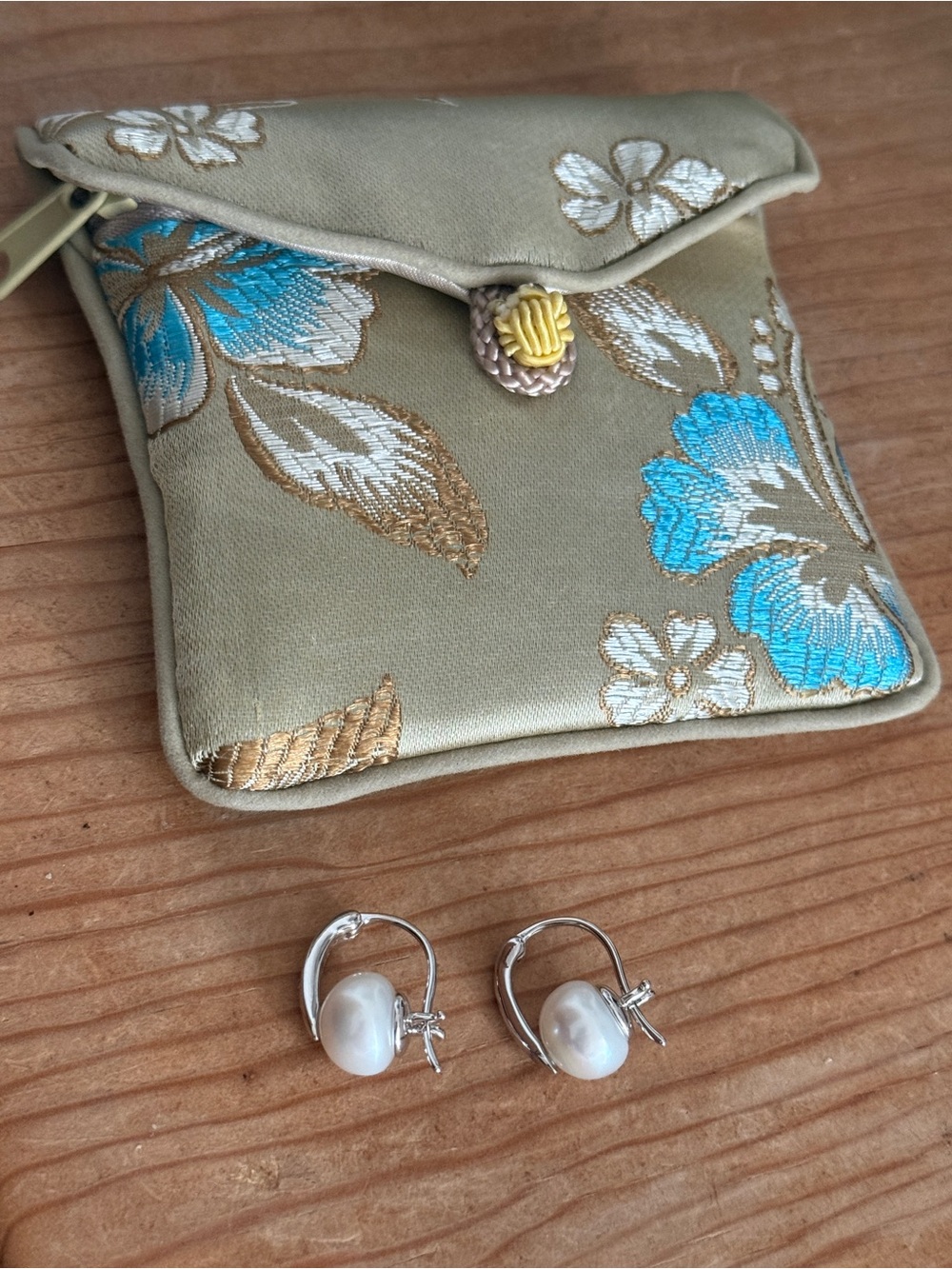 NIB Honora White Freshwater Pearl Sterling Silver Lever Back Unique  Earrings